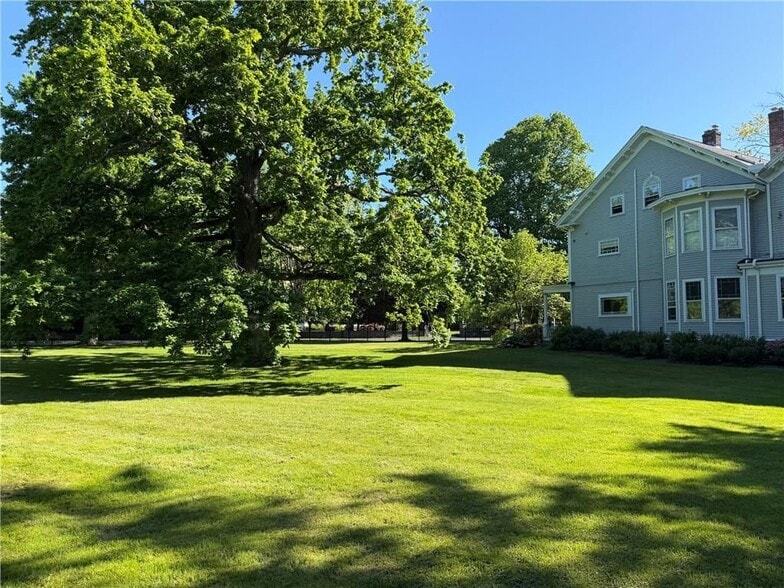 Building Photo - 141 Narragansett Ave