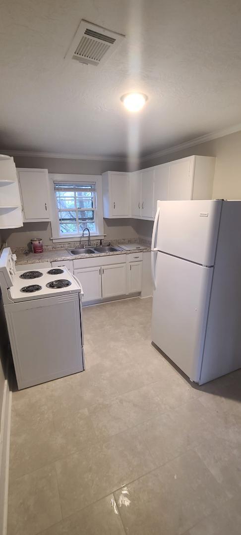 Building Photo - 710 Jefferson Dr