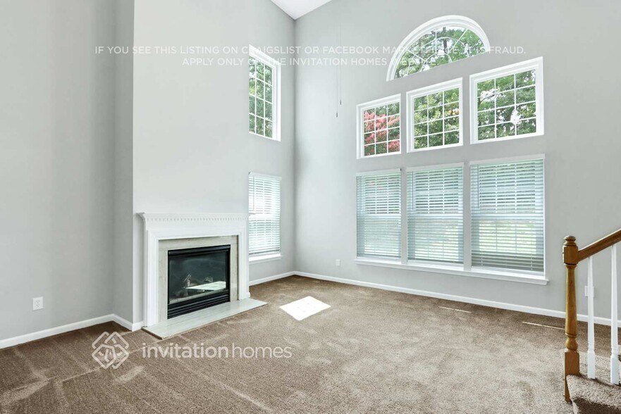 Building Photo - 9823 Dauphine Dr