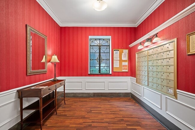 Building Photo - 25-40 31st Ave-4K