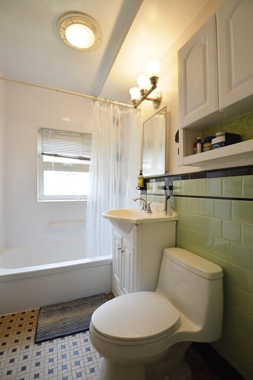 Building Photo - 94 Undine Rd