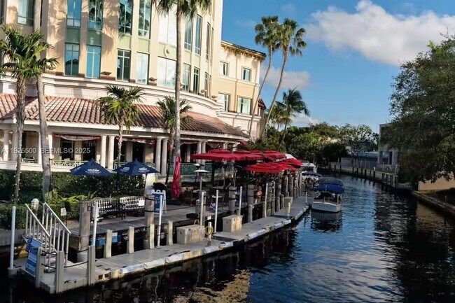 Building Photo - 909 NE 7th St