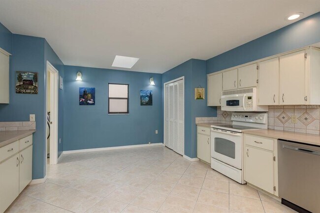 Building Photo - 6340 Garland Ct
