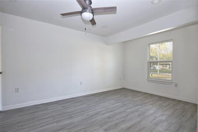 Building Photo - 5230 Pensdale St