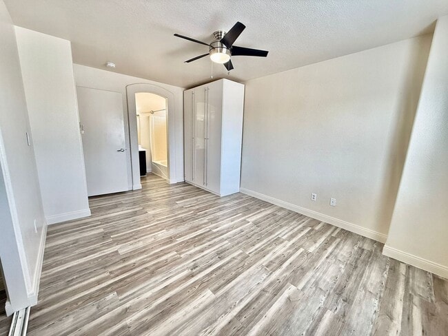 Building Photo - Stylishly Home in Gated Community – Minute...