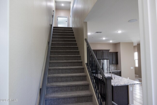 Building Photo - 2462 E Lovebird Ln