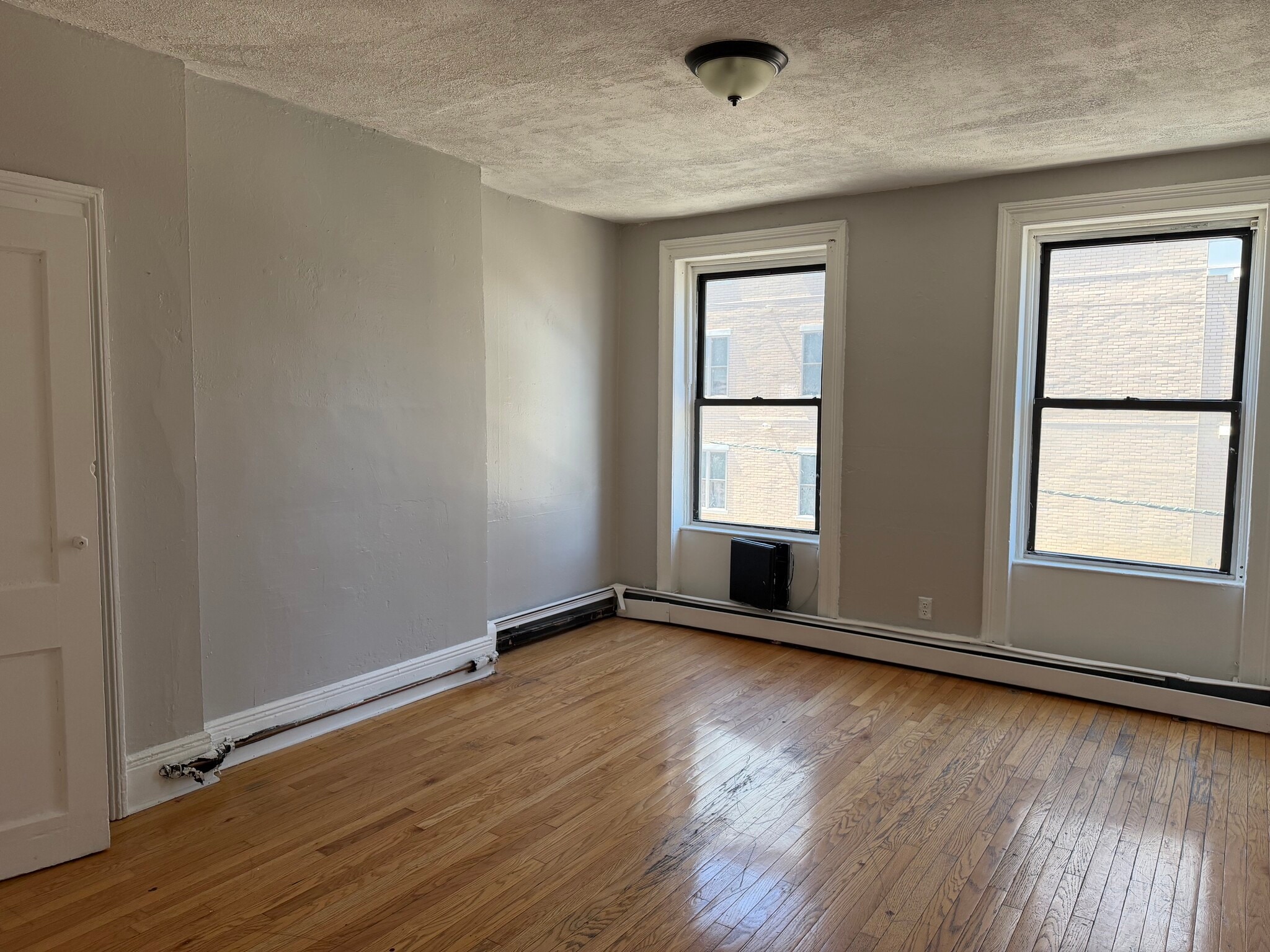 Building Photo - 16 Westervelt Pl