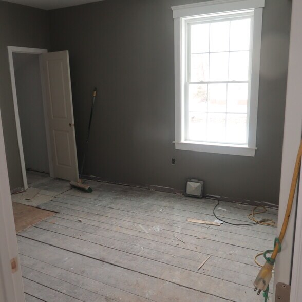 Building Photo - 32 Newhall St