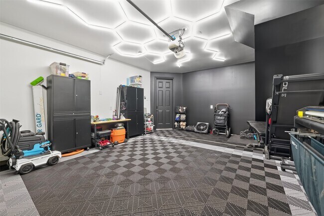 Building Photo - 1303 Upland Retreat Dr