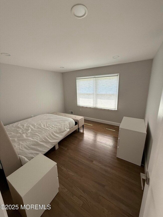 Building Photo - 445 Slocum Pl