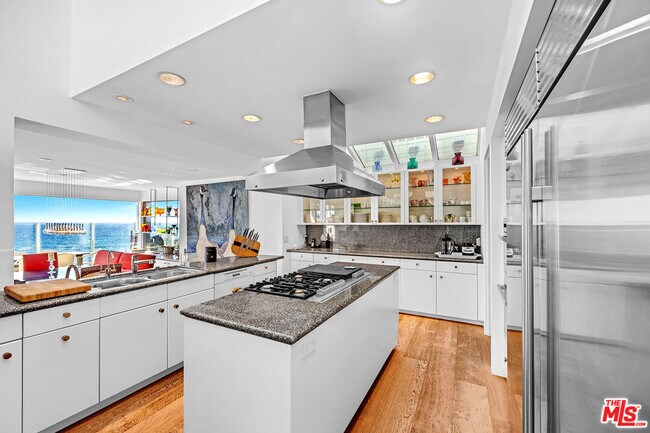 Building Photo - 26940 Malibu Cove Colony Dr