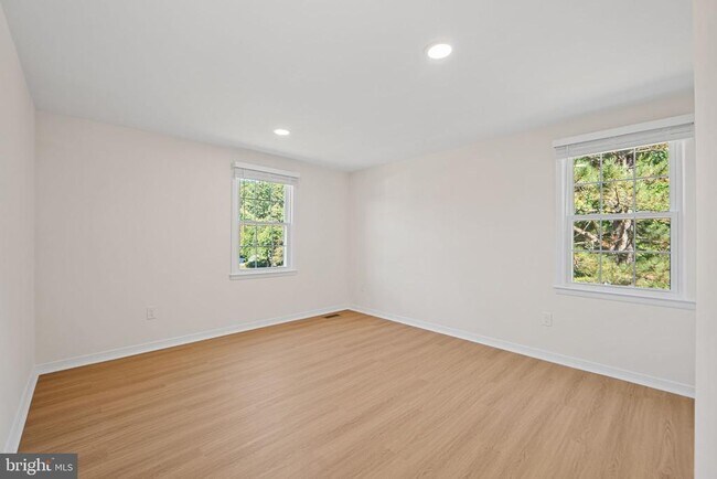 Building Photo - 3301 Fallowfield Dr