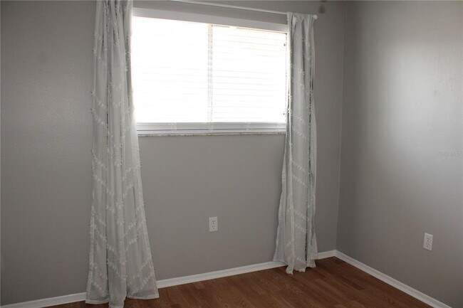 Building Photo - 4024 13th Ave W