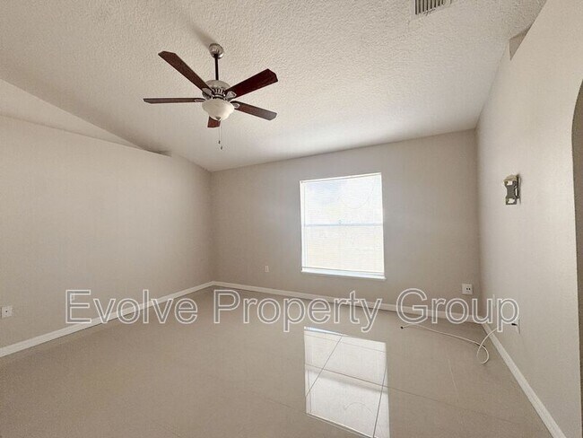 Building Photo - 21 Llanes Pl