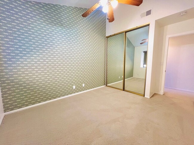 Building Photo - 4 bedroom home for lease
