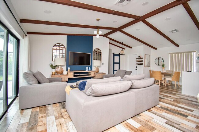 Building Photo - 6557 Country Wood Way