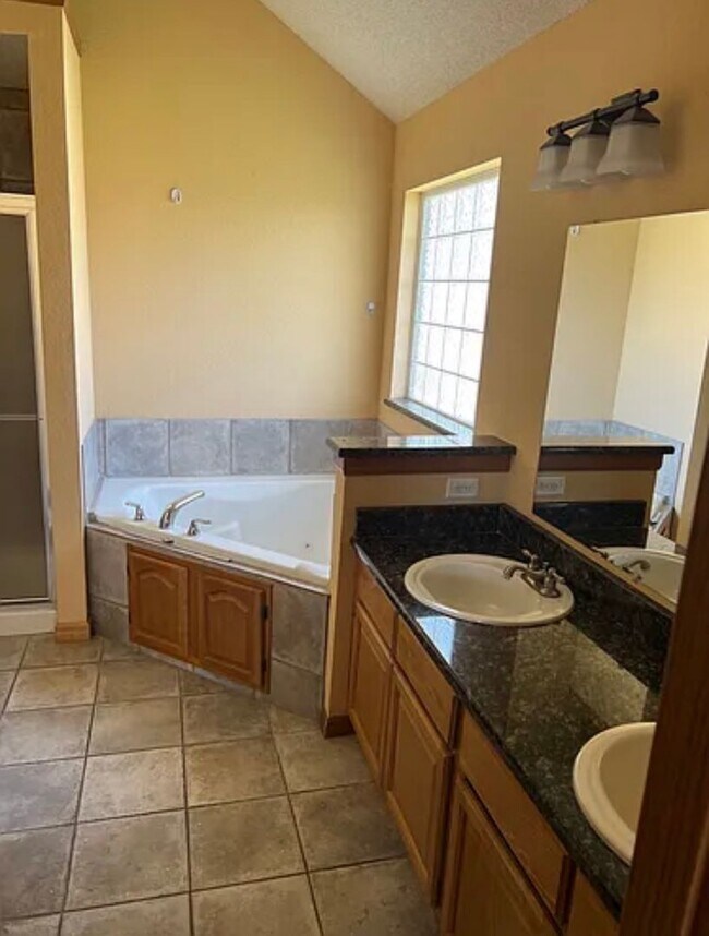 Building Photo - 1909-1911 Powhatan Court