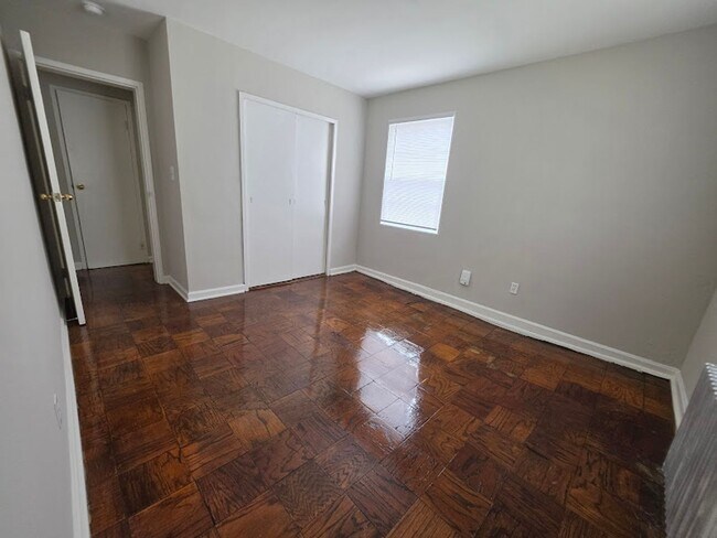 Interior Photo - 3393 BLAINE ST NE