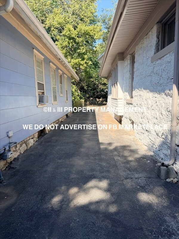 Building Photo - 4328 Terrace St