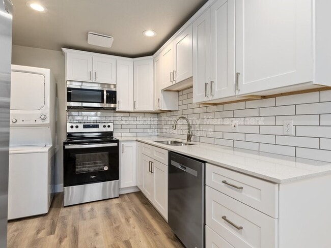 Building Photo - 1351 N Redwood Rd