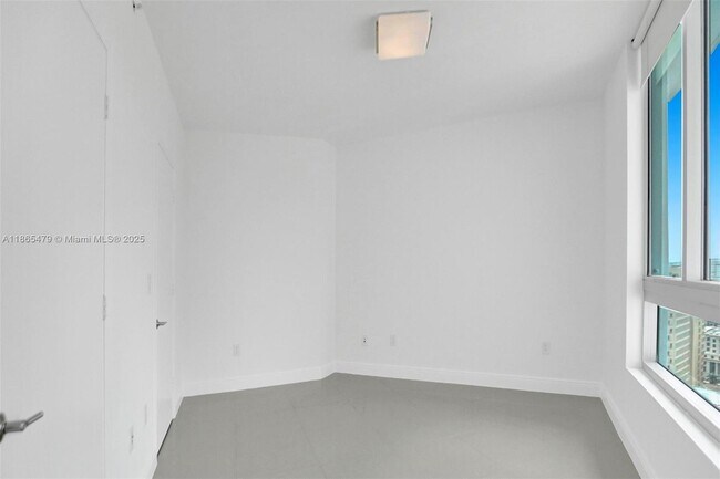 Building Photo - 350 S Miami Ave