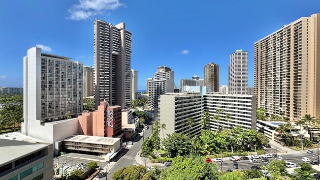 Building Photo - CONVENIENTY LOCATED AND SPACIOUS 2BD/2BA C...