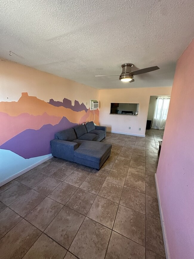 Building Photo - 1104 N 5th St