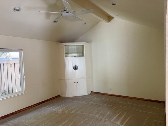 Building Photo - Santa Clara- Park Villas-Single story unit with community pool!