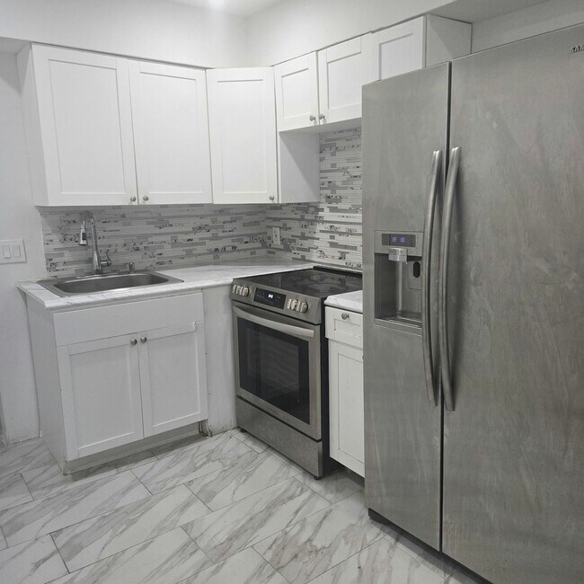Building Photo - 1443 W 85th St