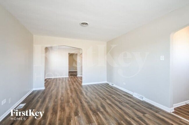 Building Photo - 9358 S Richmond Ave