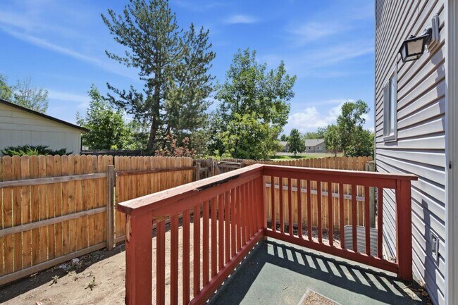 Building Photo - 698 Eagle Dr