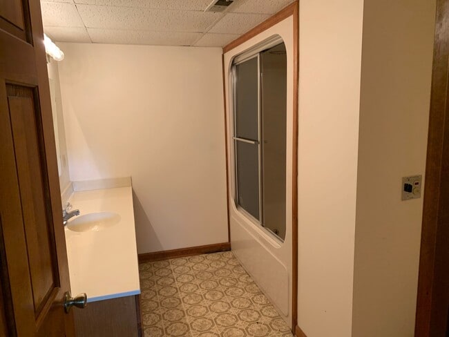 Building Photo - Country Living for Lease