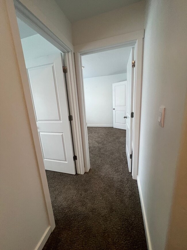 Building Photo - Charming Townhome in Provo, UT