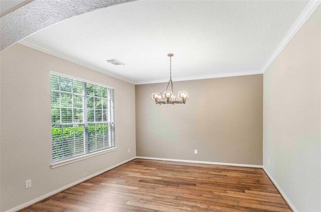 Building Photo - 6 Colewood Ct