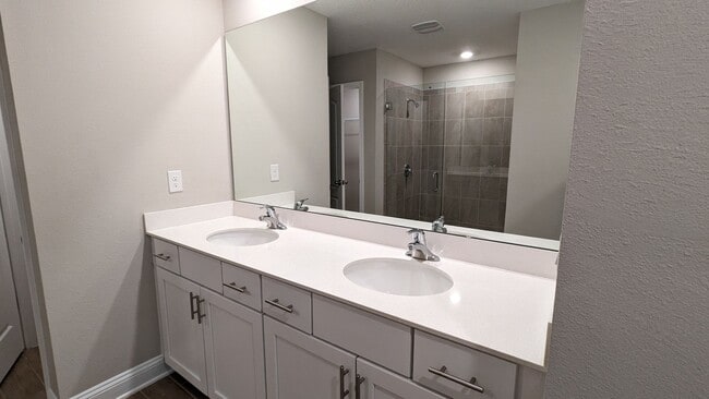 Building Photo - LIMITED TIME SPECIALS - 1/2 Month Free Ren...