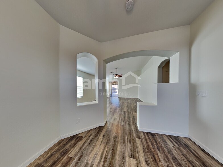 Building Photo - 22972 W Gardenia Dr