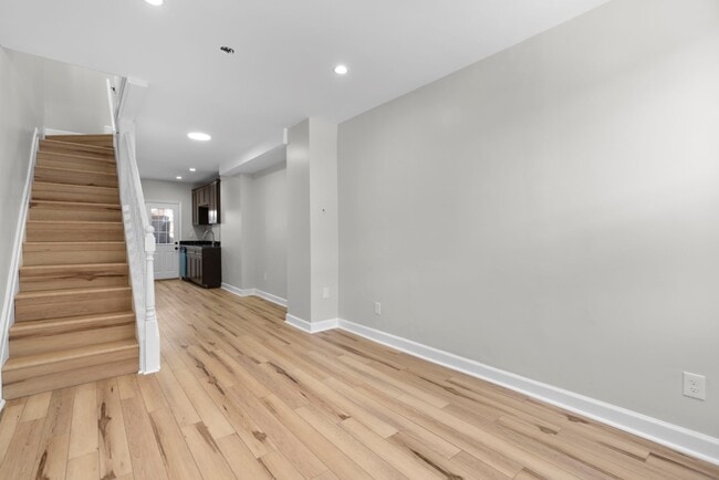 Building Photo - 216 S Castle St