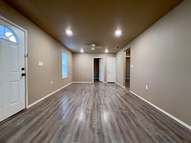 Building Photo - Charming 3-Bedroom Home with Hardwood Floors & Large Backyard – Lubbock, TX