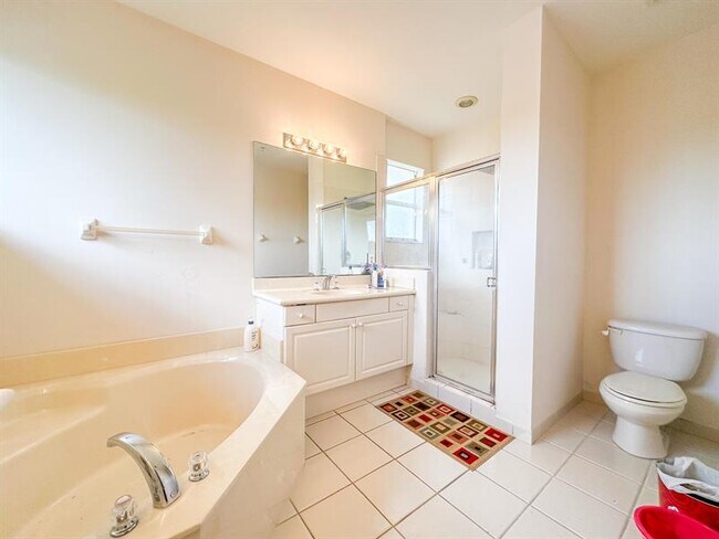 Building Photo - 4335 Coventry Pointe Way