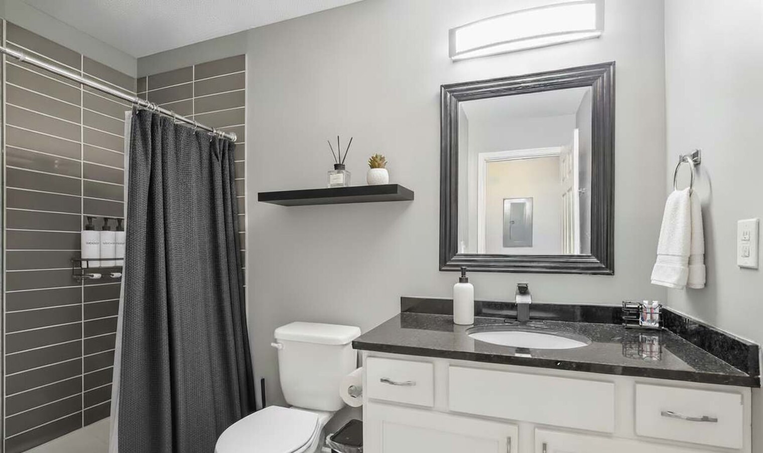 Building Photo - 2424 Lyndale Ave S