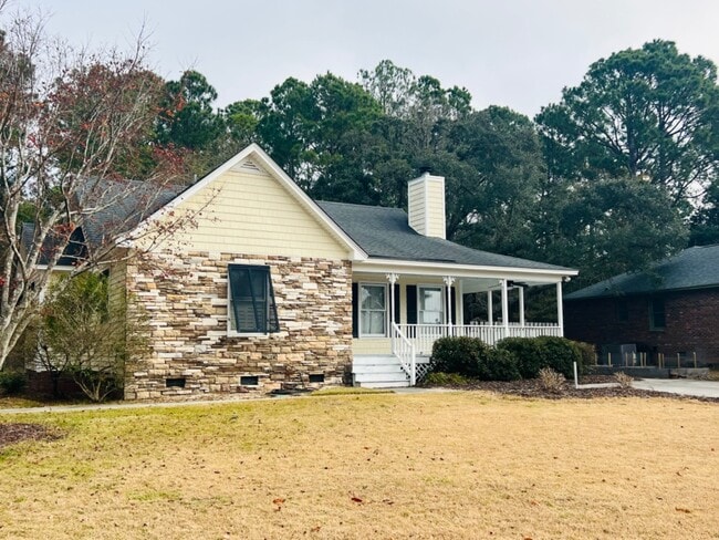 Building Photo - 208 Elmhurst Rd