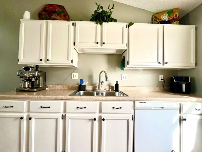 Building Photo - 2319 10th St