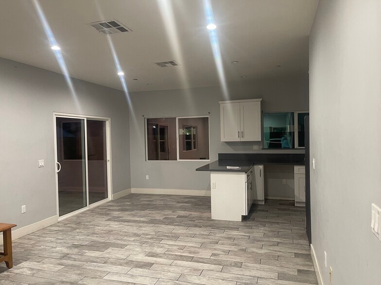 Building Photo - 12662 Bradley Ave