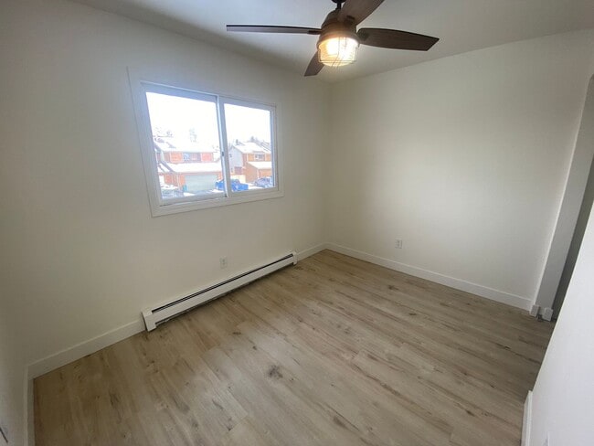 Building Photo - Well maintained 2 bed, 1.5 Bath Townhouse in West Anchorage!