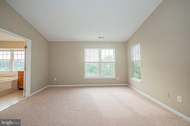 Building Photo - 22619 Upperville Heights Square