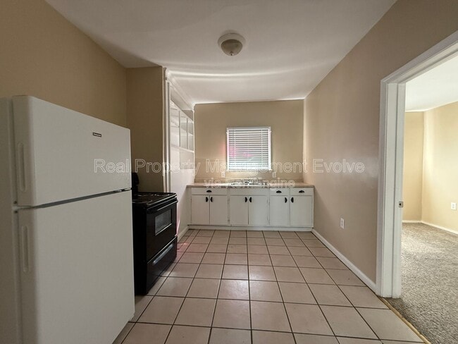 Building Photo - 1437 E Polk St