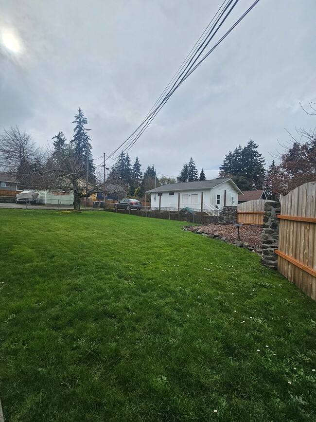 Building Photo - 1404 S Cherry St