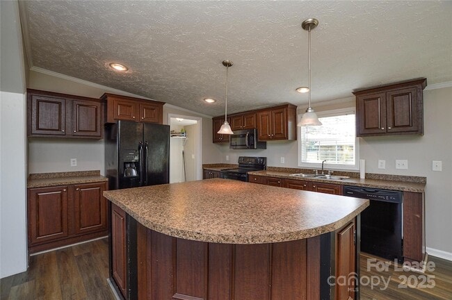 Primary Photo - 711 W C J Thomas Rd