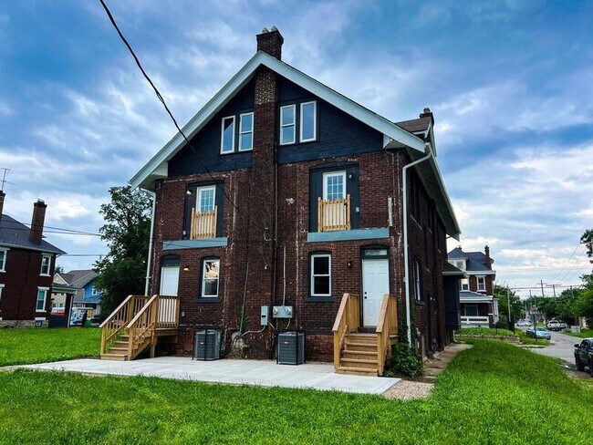 Building Photo - 927 S Champion Ave