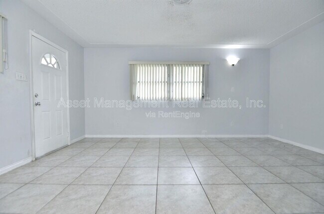 Building Photo - 5302 13th Ave S